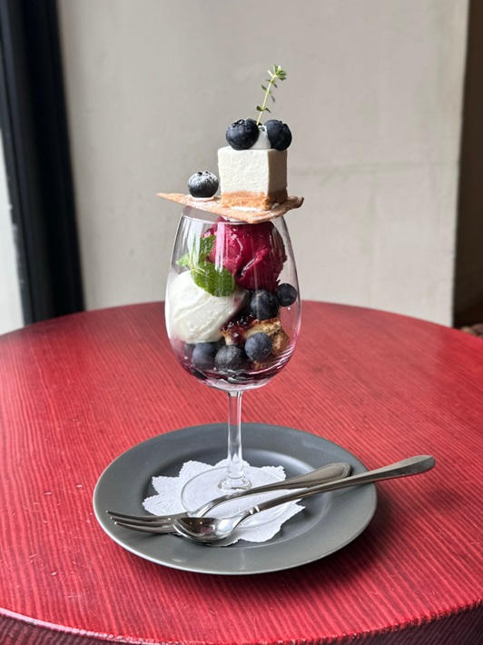 【茨城県守谷市】大粒フレッシュブルーベリーのパフェCAFE　DU　LAPIN